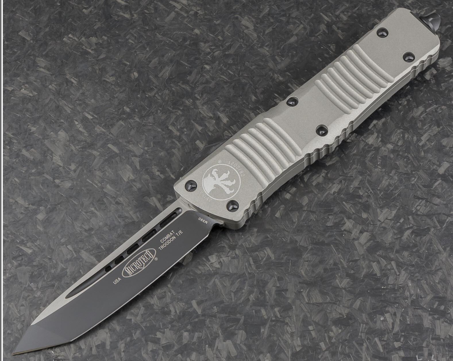 MICROTECH Combat Troodon T/E Black Standard TG 144-1TG