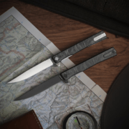 Ocaso Solstice Engraved Titanium + Black / Topo Pattern 10ETB - KNIFESTOCK