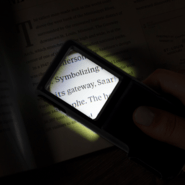 Carson 3x Slide-out LED MiniBrite Magnifier with Protective Sleeve PO-25 - KNIFESTOCK