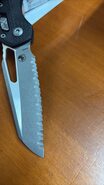 Microtech MSI® S/E Tri-Grip Wtryskowo Formowany Czarny Apoc Pełne Ząbkowanie 210T-12APPM - KNIFESTOCK