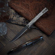 Ocaso Solstice Engraved Titanium + Black / Scroll Pattern 10ESB - KNIFESTOCK