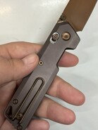 Vosteed Parallel S35VN Miedź Dune Ciemny Czerwonawy Fioletowy Tytan A3505 - KNIFESTOCK