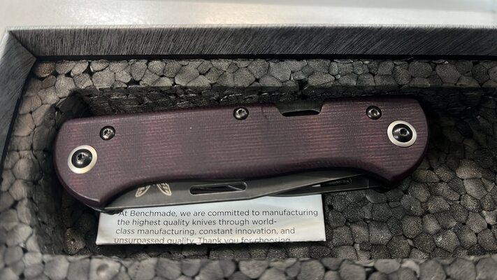 Benchmade Weekender Burgundy Micarta 317BK-02 - KNIFESTOCK