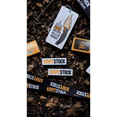 Samolepka KNIFESTOCK biela 7,5 x 2 cm - KNIFESTOCK
