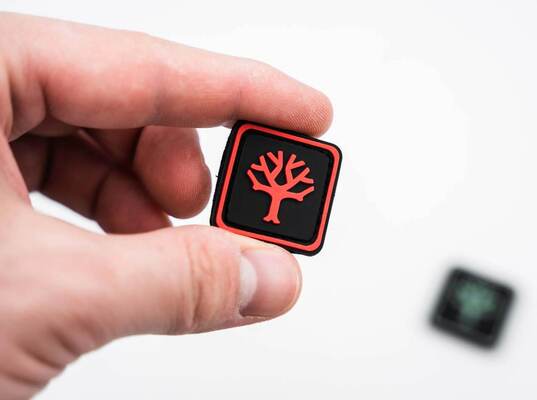 Böker Manufaktur Solingen Red Tree Patch 090084 - KNIFESTOCK
