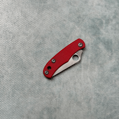 Spyderco BUG RED G-10 PLAINEDGE - KNIFESTOCK