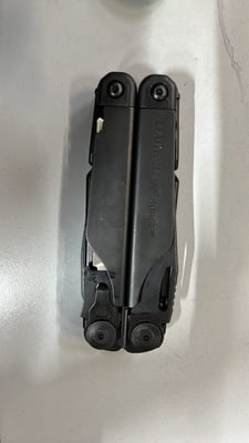 LEATHERMAN SURGE BLACK 831333 - KNIFESTOCK