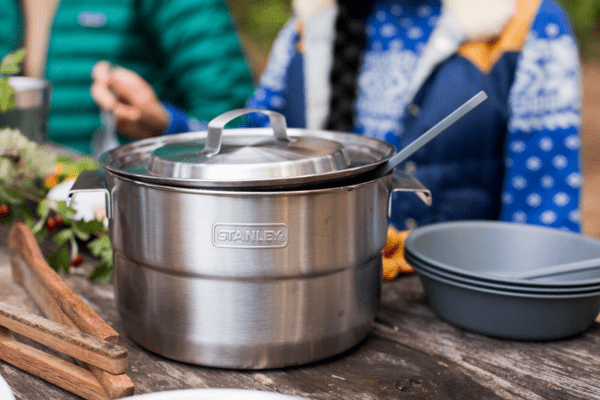 Stanley Súprava na varenie Wildfare Core Full Serve Cookset 3,78 l Shale/Charcoal - KNIFESTOCK