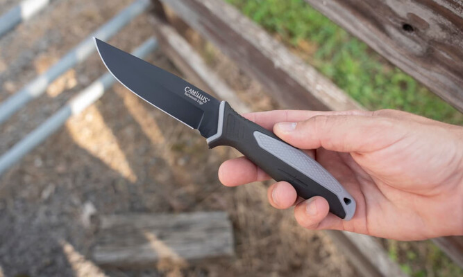Camillus BACKWOODS EDGE / 7,5&quot; CAŁKOWITA DŁUGOŚĆ / 3,5&quot; OSTRZE DROP POINT / 3CR13 / BLISTER - KNIFESTOCK