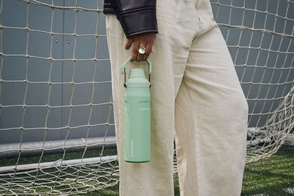 Stanley  Termoláhev The IceFlow™ Bottle Fast Flow 700 ml/24oz Pistachio 10-11287-590 - KNIFESTOCK