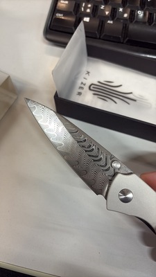 Kizer Spitfire Damascus Alumínium &amp; Mkuruti Fa V3690A3 - KNIFESTOCK