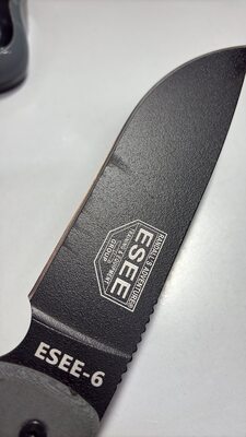 ESEE Knives Model 6 černá čepel, šedá rukojeť 6P-B s černým pouzdrem + klip na opasek - KNIFESTOCK