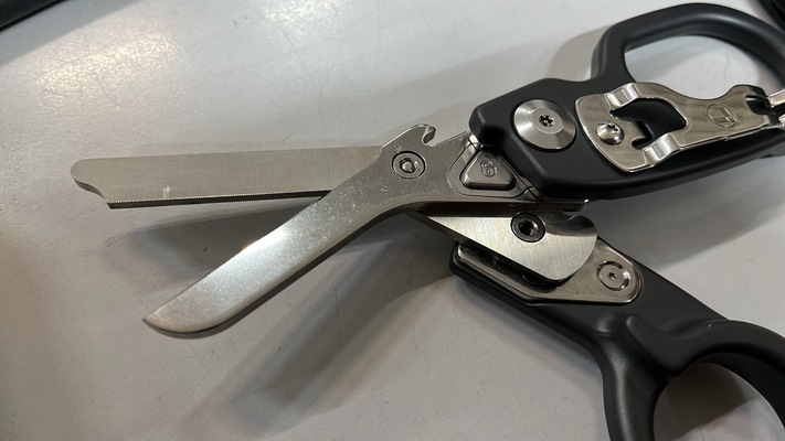 Leatherman Raptor Response - KNIFESTOCK