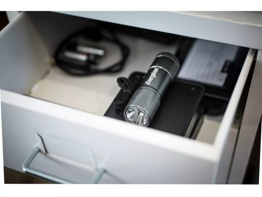 Energizer ručné kovové svietidlo Metal 3 x AAA - KNIFESTOCK