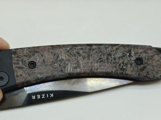 Kizer Mini Momo CPM20V, KNFS Exclusif, Édition Limitée 200pcs, 6063-T6+Fatcarbon Ki3663E1 - KNIFESTOCK