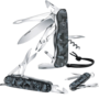 Victorinox HUNTSMAN, mimetico navy 1.3713.942